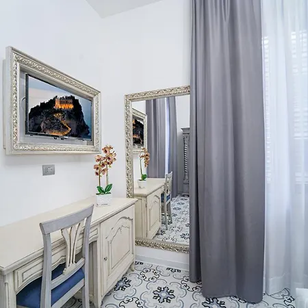 Plaza Boutique - Tropea