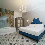Plaza Boutique - 4* Tropea