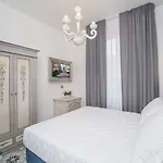 Plaza Boutique - Tropea