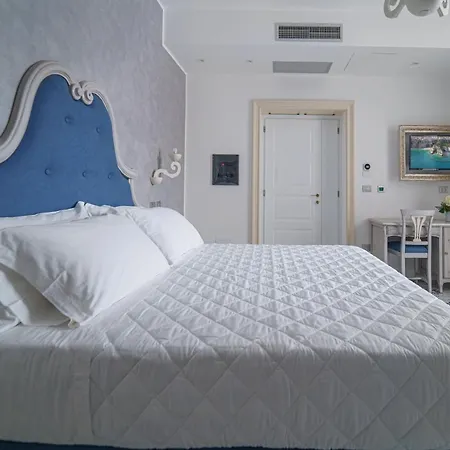 Plaza Boutique - * Tropea