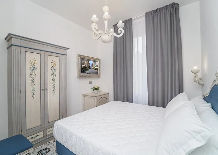 Plaza Boutique - Tropea